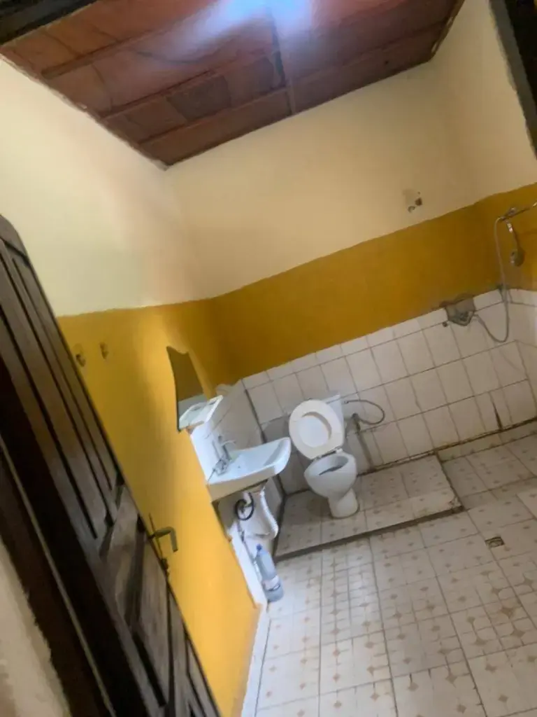 300 000Rwf: Irakodeshwa-i Kanombe