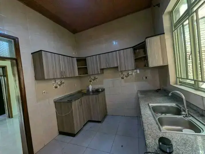 700 000Rwf: Irakodeshwa-i Remera