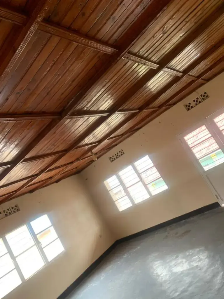 300 000Rwf: Irakodeshwa-i Kanombe