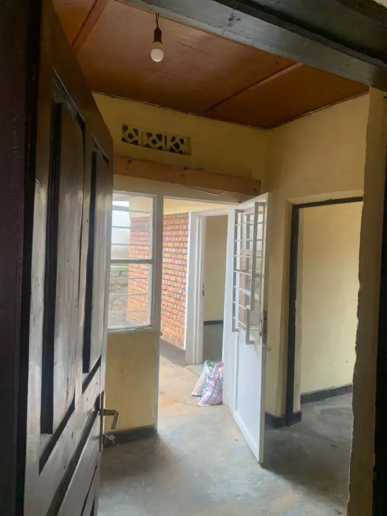 300 000Rwf: Irakodeshwa-i Kanombe