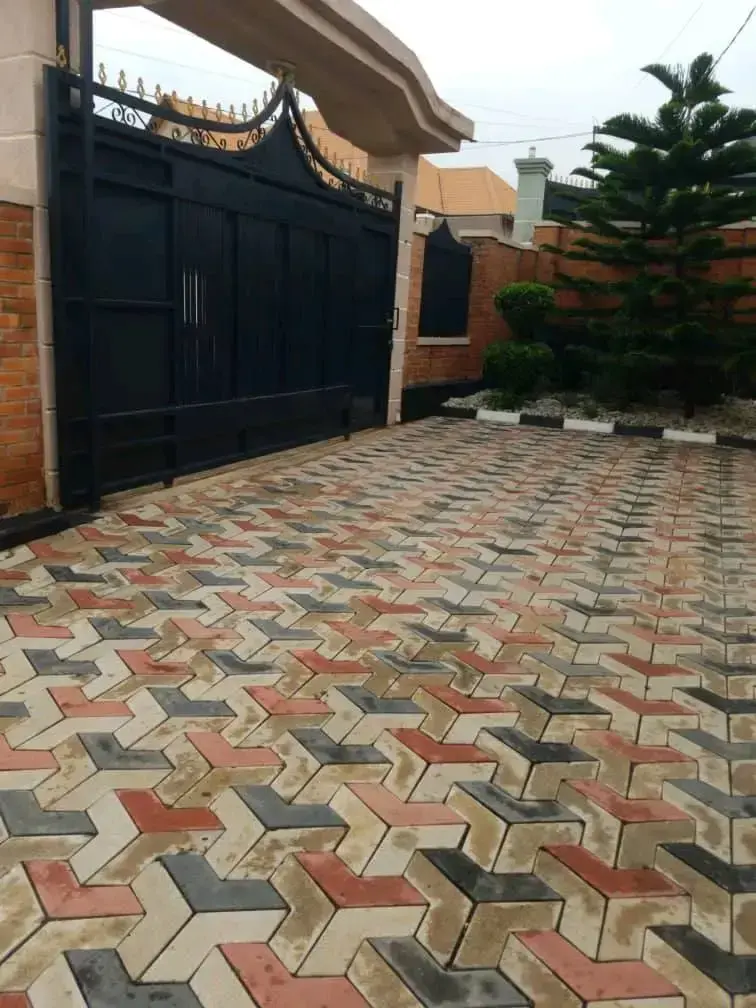 500 000 Rwf: Irakodeshwa-i Kanombe