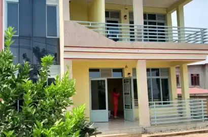 400 000Rwf: Apartment-Rebero