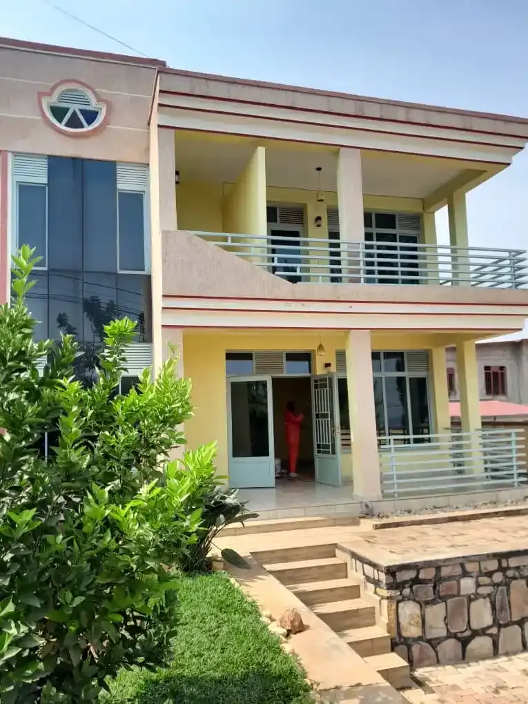 400 000Rwf: Apartment-Rebero