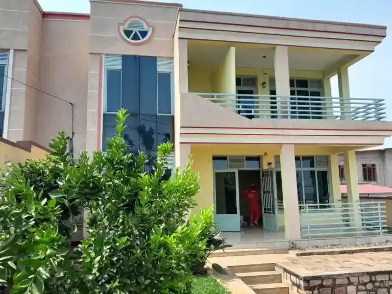 400 000Rwf: Apartment-Rebero