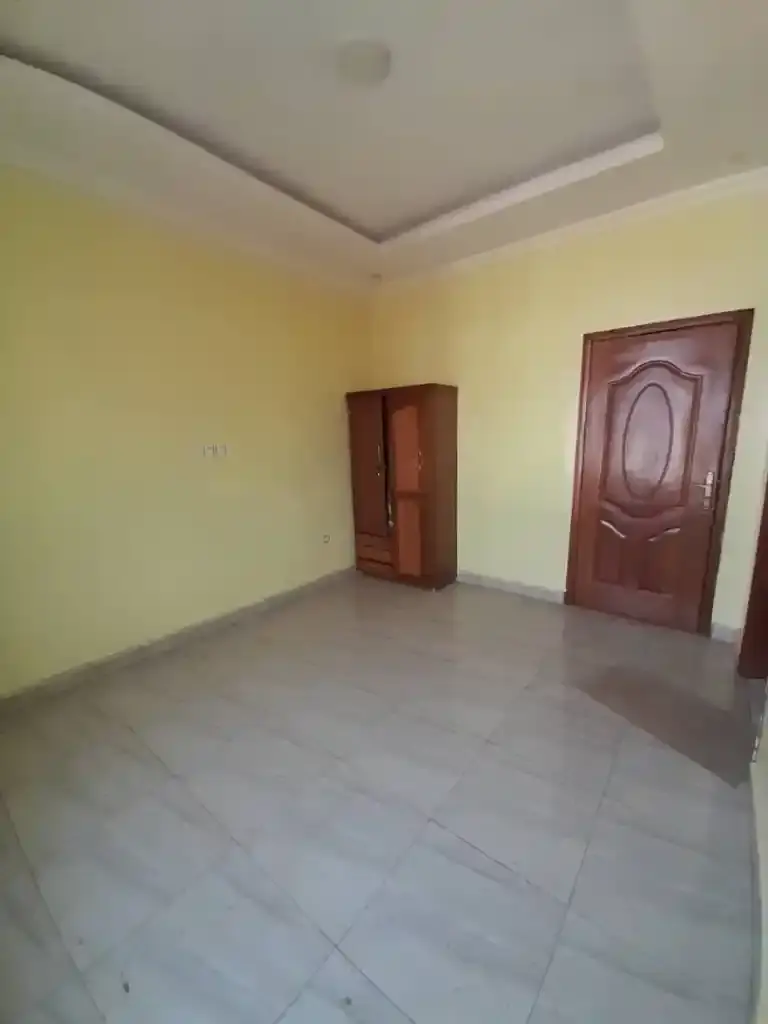 400 000Rwf: Apartment-Rebero