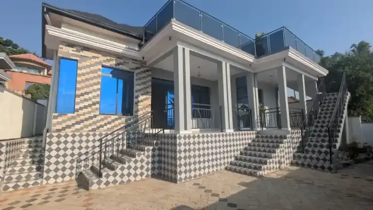 700 000Rwf: Irakodeshwa-Kabeza