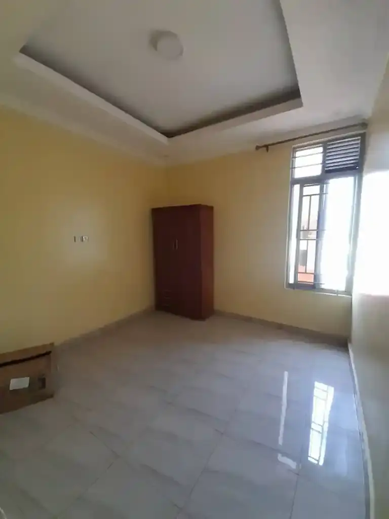 400 000Rwf: Apartment-Rebero