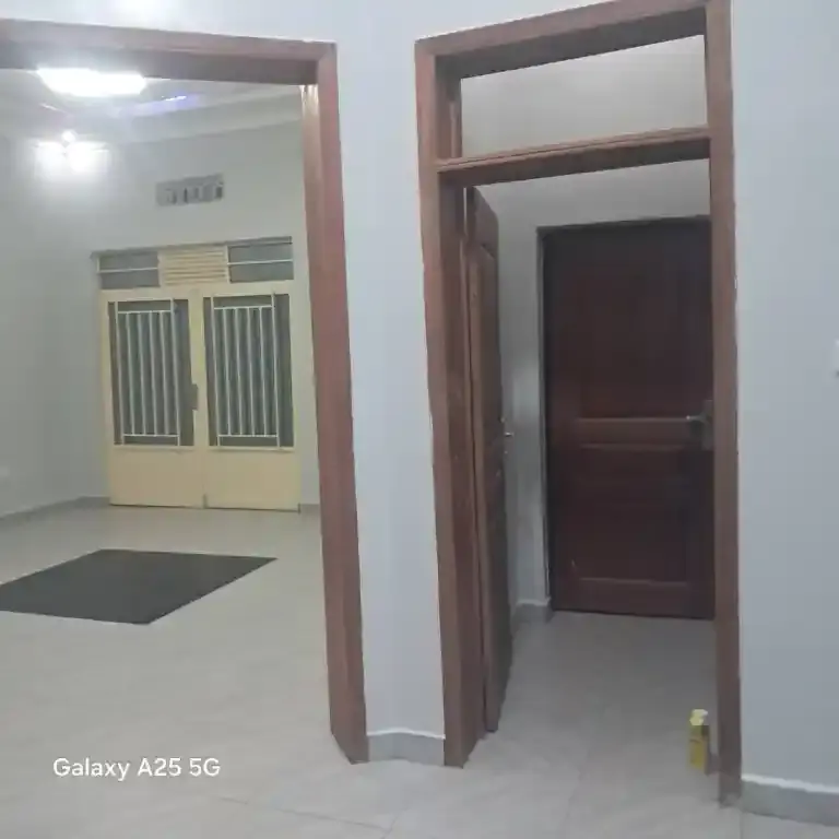 400 000Rwf: Irakodeshwa-i Kanombe